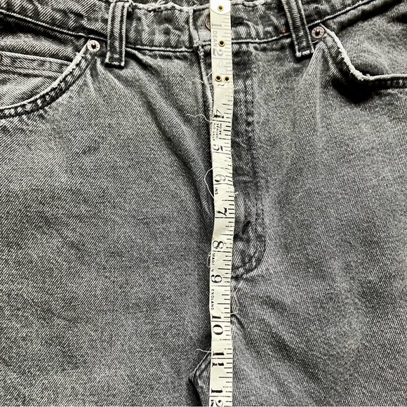 Vintage Levi’s high waist faded black mom jeans no size measurements in pics - Picture 7 of 9